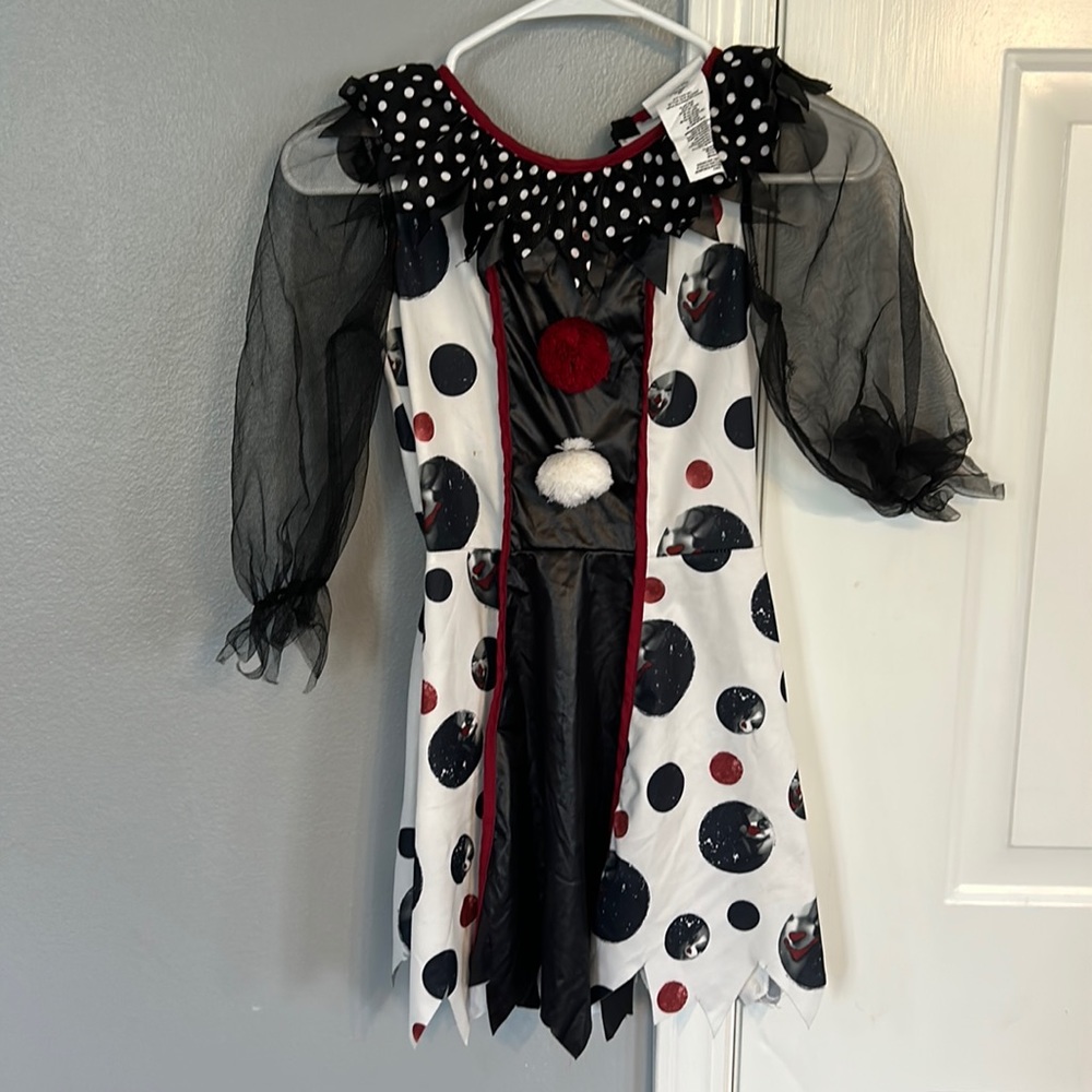 Scary clown Halloween costume